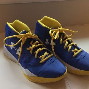 Basketball shoes